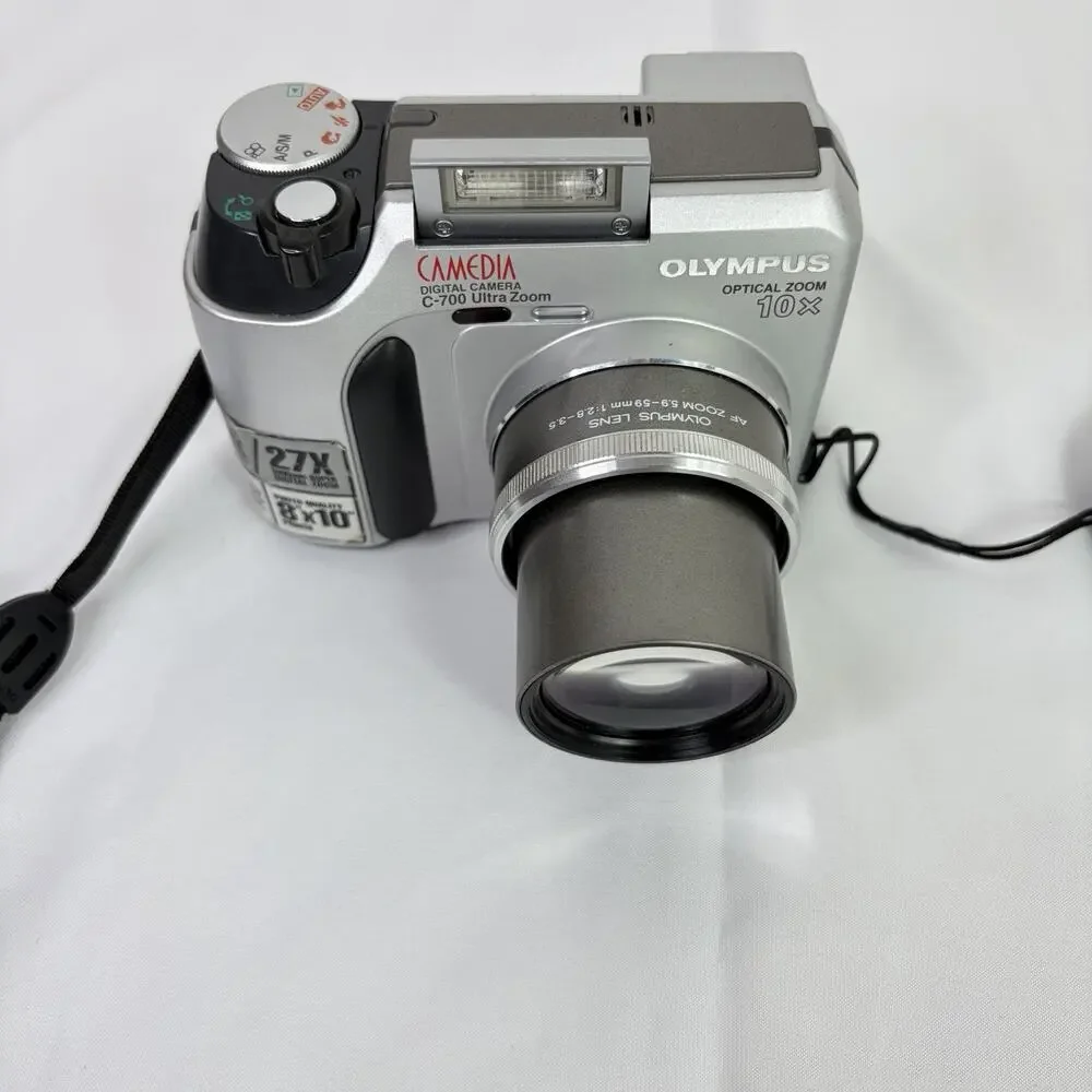 Olympus Camedia Digital Camera C-700 Ultra Zoom 10X optical Zoom photography